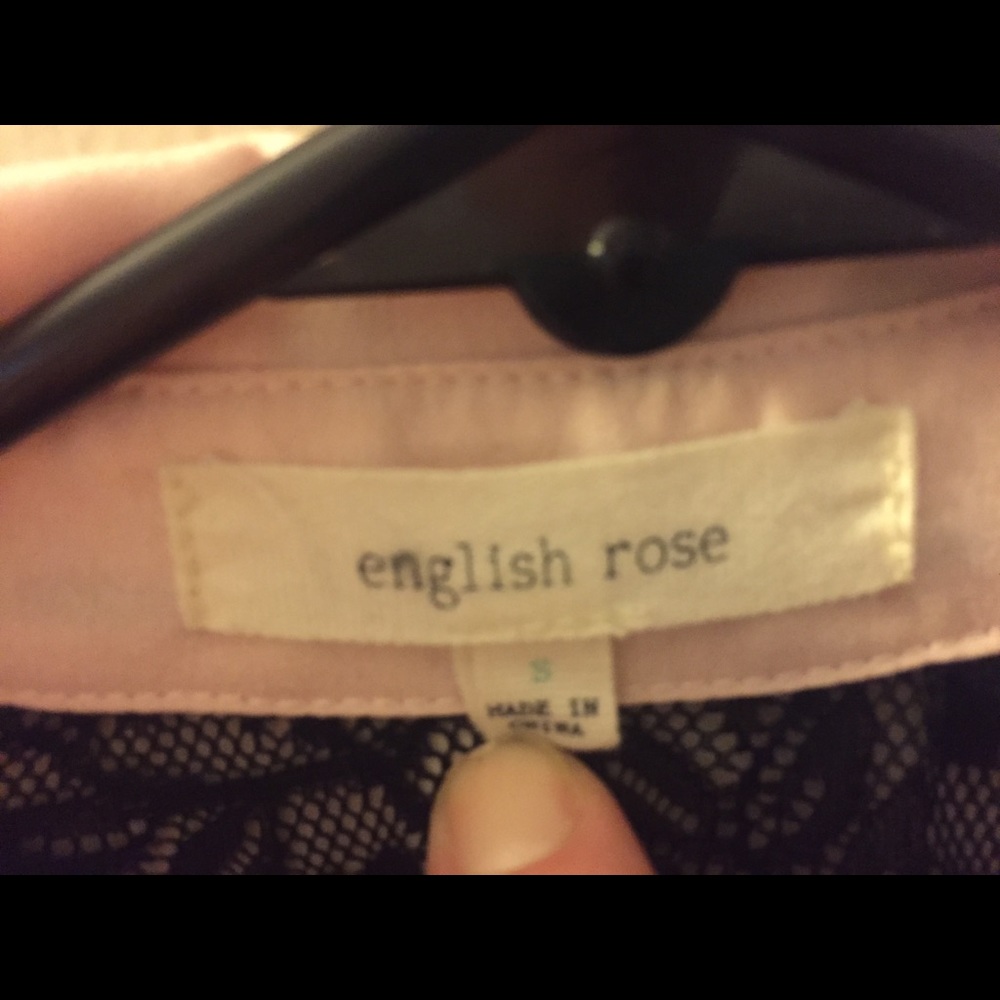 SOLD English Rose sleeveless Blouse - Picture 3 of 8